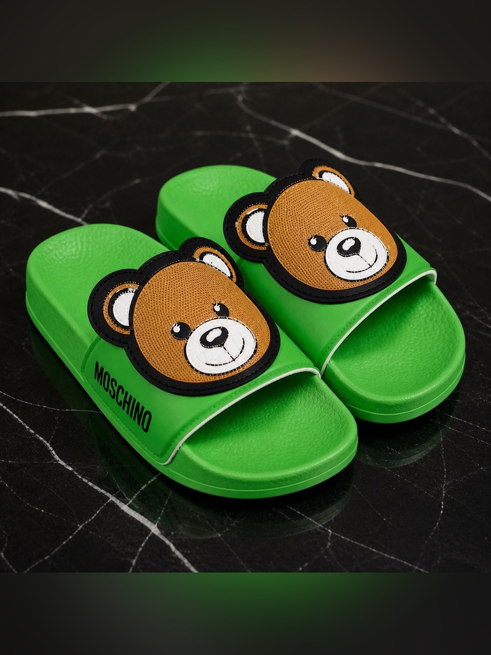 Moschino Kids Teddy Appliqué Slides Green Size: EU 33 / US Youth 2